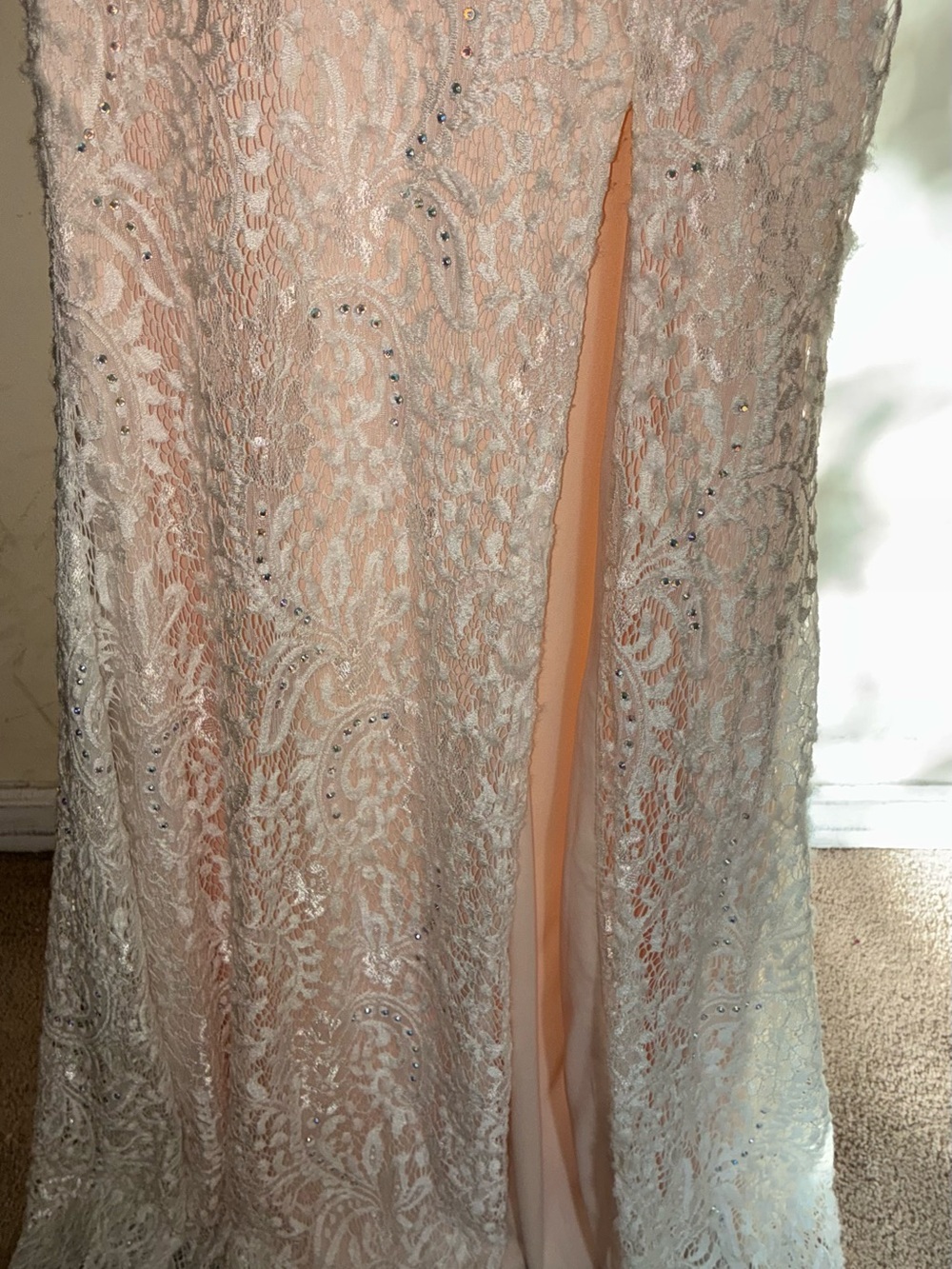 Cecily Brown by David’s bridal Ivory Lace Bridal Wedding dress size 6. - Picture 7 of 9